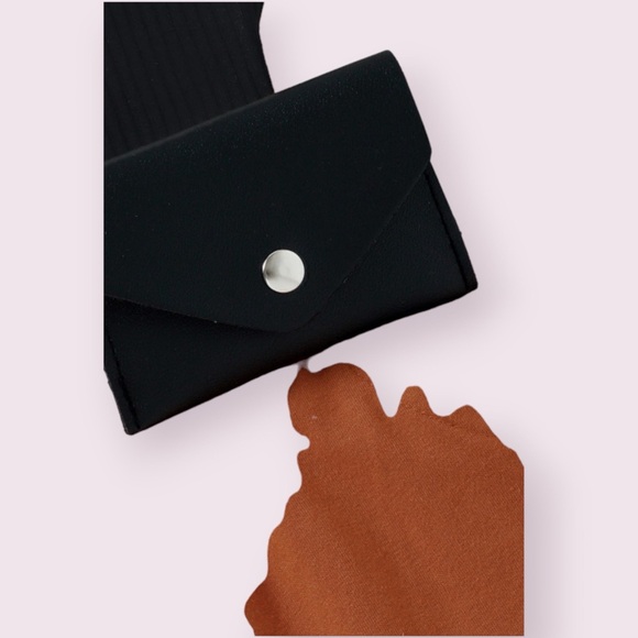 One Shoulder Tank Outfit with Black Purse Belt - Picture 3 of 4